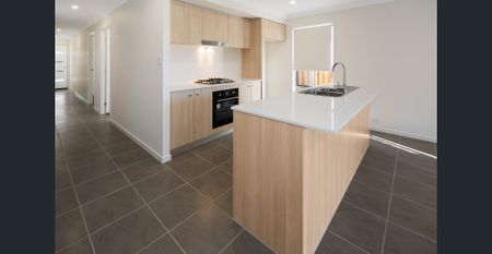 Modern 3-Bedroom Family Home with Fully Fenced Yard - Photo 3