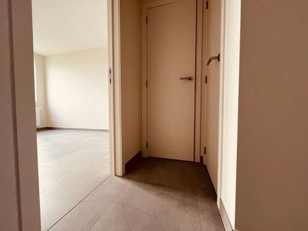 Volledig gerenoveerd appartement met drie slaapkamers en zeezicht - Foto 3