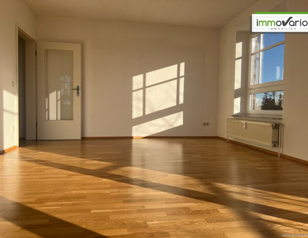 Schöne 2-Raum-Wohnung mit Balkon, Einbauküche, Parkett & Dusche. Mit Aufzug. Stellplatz möglich! - Photo 1