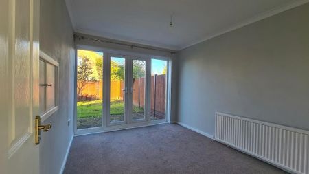 4 bedroom semi-detached house to rent - Photo 5