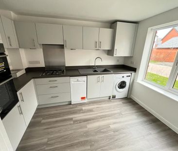 3 bedroom semi-detached house to rent - Photo 6