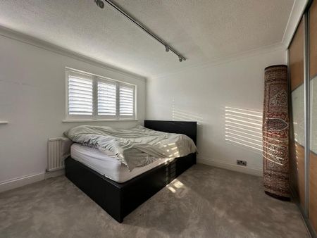 4 bedroom flat to rent - Photo 4