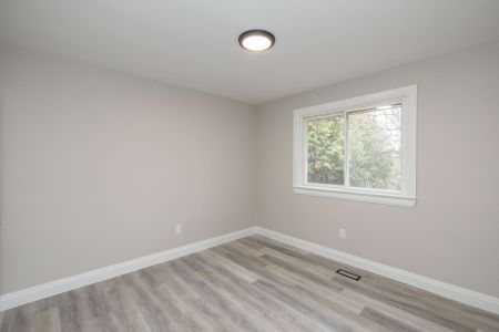 For Lease - 402 Third Line, Oakville, Ontario - Photo 3