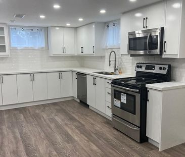 For Lease - 23 Irwin Avenue, Aurora, Ontario - Photo 3
