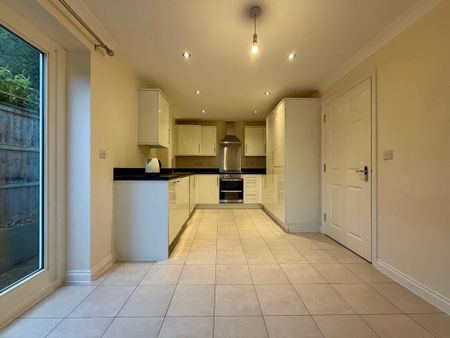 3 bedroom detached house to rent - Photo 2