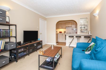 1 bedroom apartment to rent St Michaels Court, Princes Road, Weybridge, KT13 - Photo 2