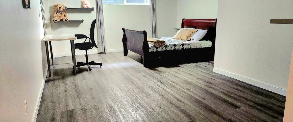 Furnished bedrooms close UOC, separate entrance, bus stop infront of the house — 3 Bedrooms Room For Rent - Photo 1