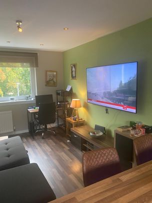 1 Bed Flat, Maxwell Drive, G41 - Photo 1