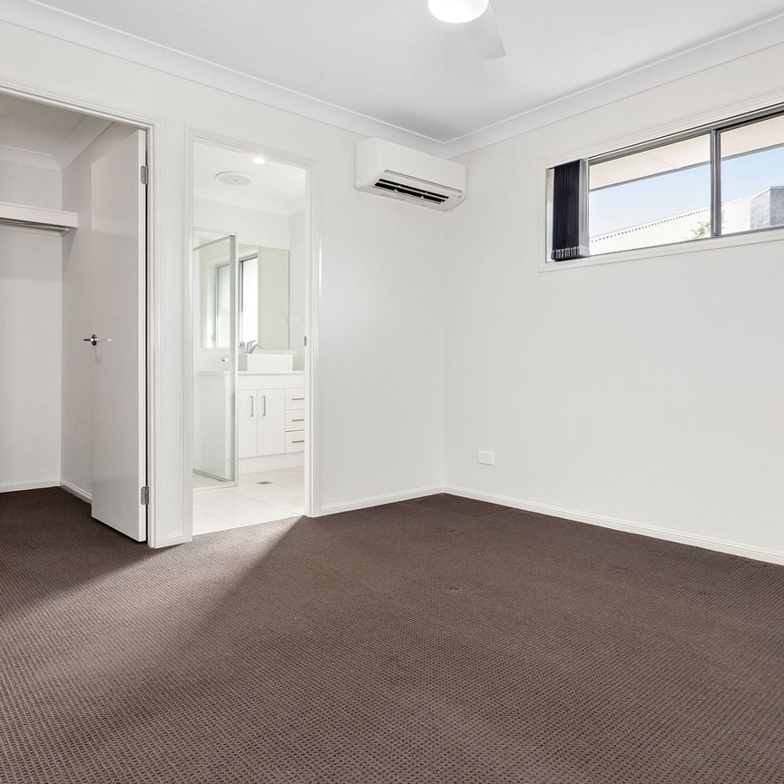 Stunning home in Seaside Boulevard - Photo 1