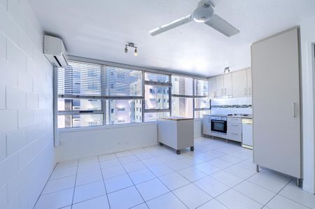 Studio Apartment in Prime Alexandra Headland Location - Photo 4