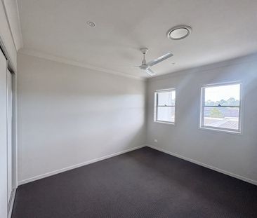 FRESHLY PAINTED & BRAND-NEW CARPETS - Simple and Modern Townhouse L... - Photo 3