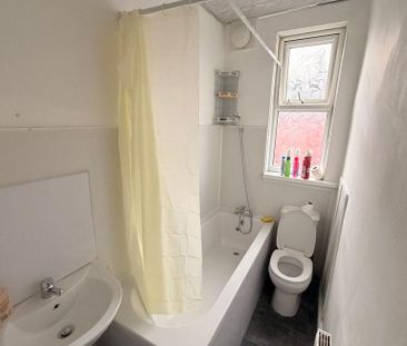 4 bedroom terraced house to rent - Photo 2