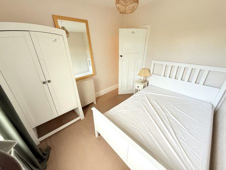 3 bedroom flat to rent - Photo 2