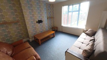 3 bedroom semi-detached house to rent - Photo 3