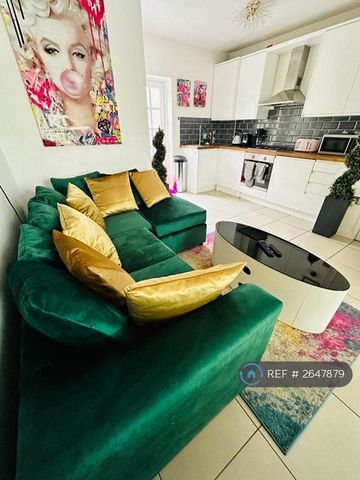 2 bedroom end of terrace house to rent - Photo 2