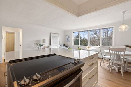 For Lease - 2054 Courtland Drive Unit# 405, Burlington, Ontario - Photo 2