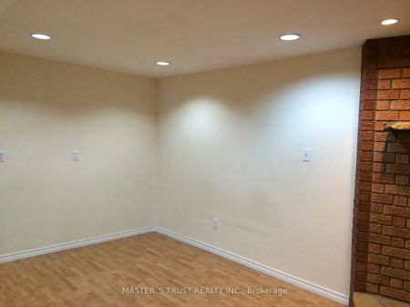 Property For Lease | W9030283 - Photo 4