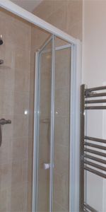 Convenient House Share - Photo 4
