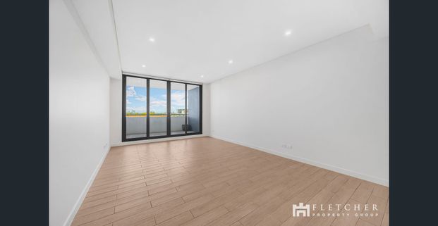 MODERN, SPACIOUS & ULTRA-CONVENIENT LIVING - Photo 1