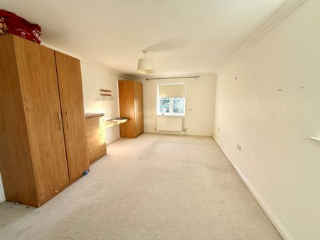 2 Bedroom Flat / Apartment - Station Road, Netley Abbey - Photo 5