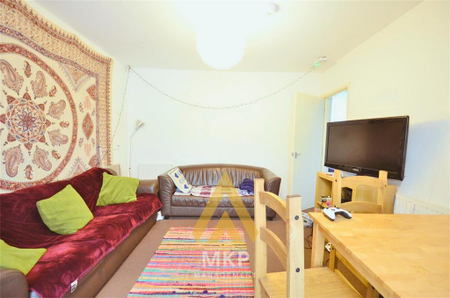 5 bedroom semi-detached house to rent - Photo 3