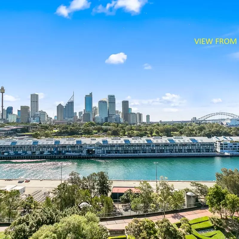 LARGE ONE BEDROOM UNIT IN A SUPERB HARBOURSIDE COMPLEX - Photo 1