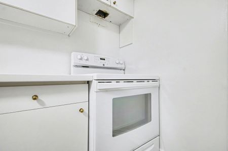 For Lease - 1482 Queensbury Crescent Unit# Basement, Oakville, Ontario - Photo 5