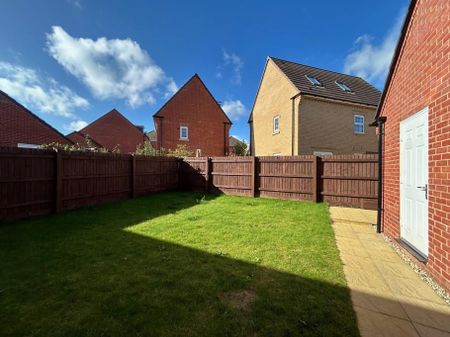 4 bedroom detached house to rent - Photo 4