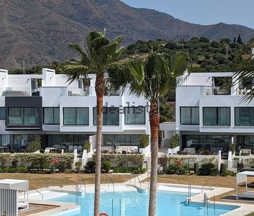 Alquiler de chalet adosado en Calle de la Bahìa - Photo 1