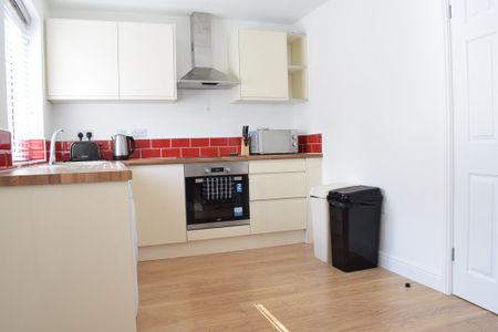 2 bedroom townhouse to rent - Photo 2
