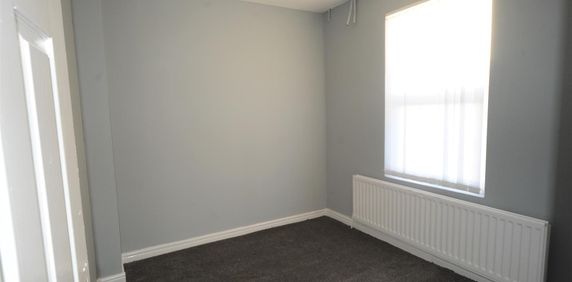 2 Bedroom House - Photo 2