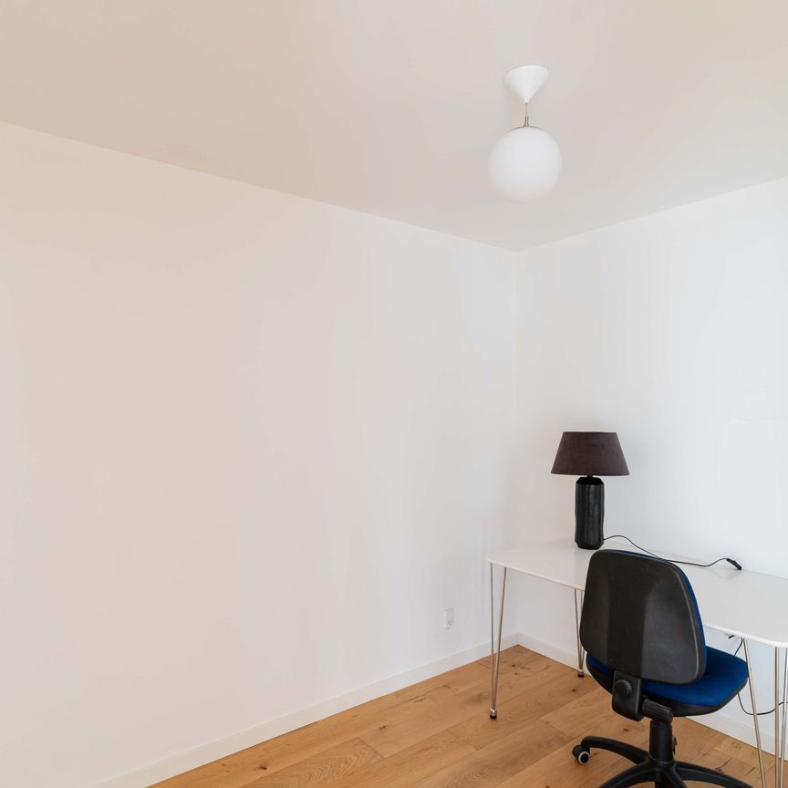 Totalrenoveret villa i tre plan med terrasser og privat sø - Foto 1