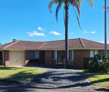 Family Home in Convenient Killarney Vale Location - Photo 5