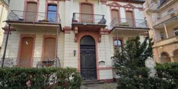 3-Zimmer Wohnung in Jugenstilhaus im Herzen Bad Nauheim mit offenem Kamin - Photo 1