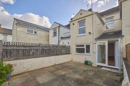 2 bedroom terraced house to rent - Photo 4