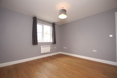 2 bed Flat for rent - Photo 4