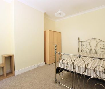 4 bedroom terraced house to rent - Photo 5