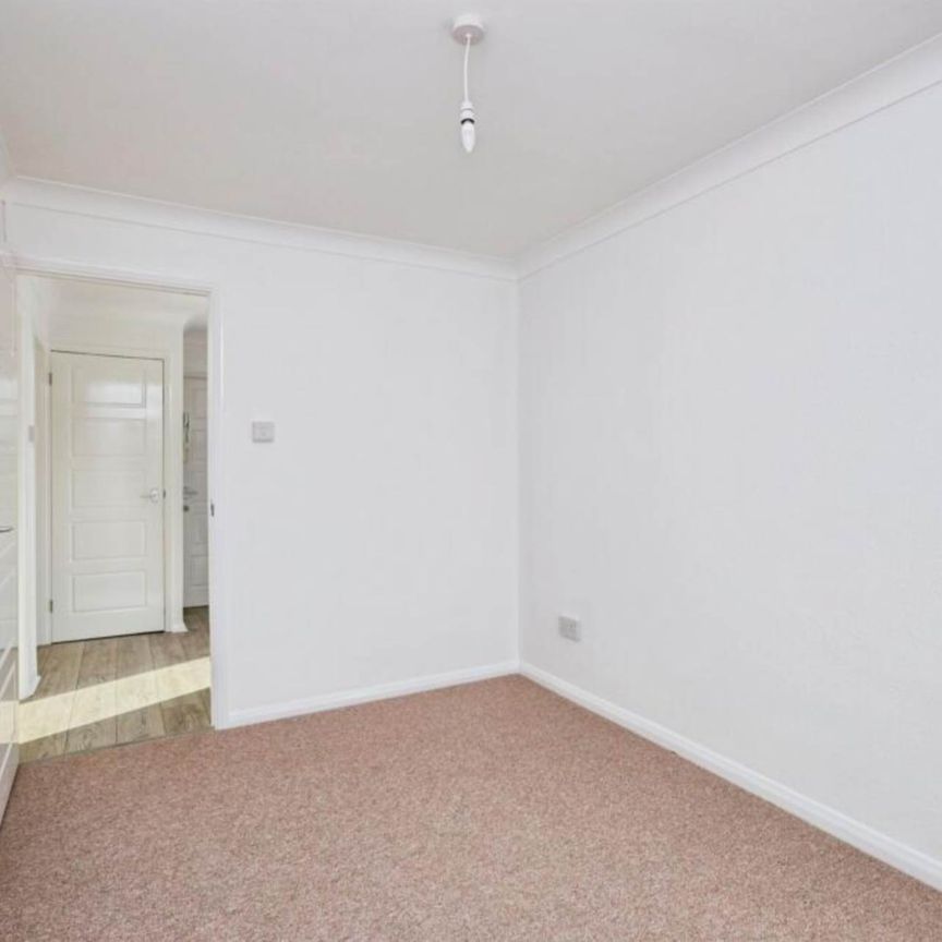 Walnut Walk, Polegate - Photo 1