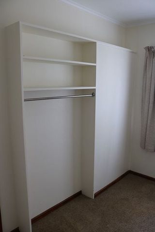 Sunny 2 bedroom unit in Royal Oak - great location - Photo 4