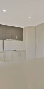 IMMACULATE THREE-BEDROOM HOME - Photo 3