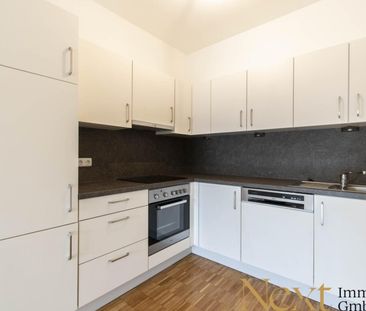 Lichtdurchflutete 2-Zimmer-Wohnung mit Loggia und Einbauküche in Ur... - Photo 3
