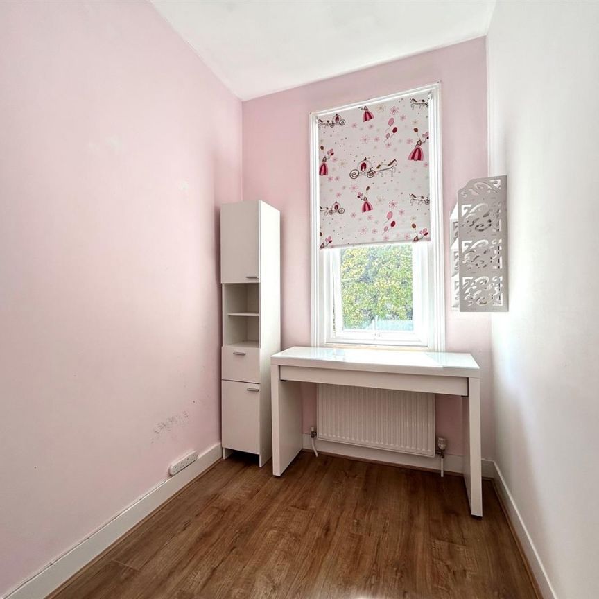 Little Ealing Lane, London - Photo 1