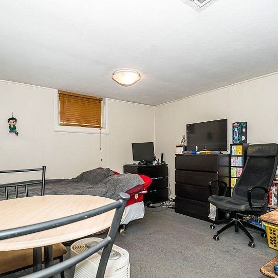 For Lease - 5 Westbourne Avenue Unit# basement, Toronto, Ontario - Photo 1