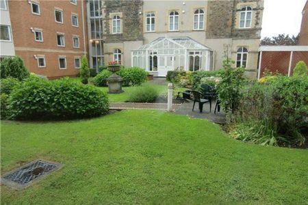 1 bedroom retirement property to rent - Photo 2