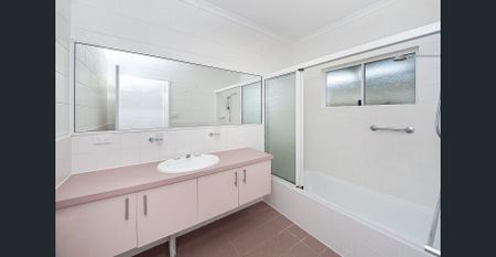 Private Duplex with fully fenced yard - Photo 5