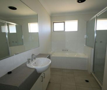 Family Home in Riverview Estate! - Photo 6