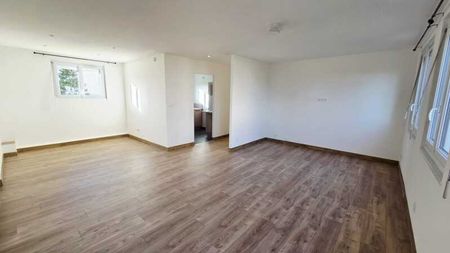 Location Appartement 4 pièces 80m² ST JEAN DE BRAYE 45800 - Photo 2