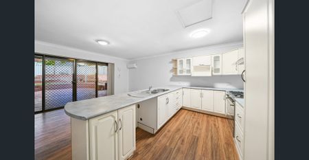 Large 4 Bedroom Family Home - Photo 5