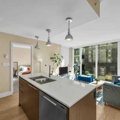 Modern 2-Bed, 2-Bath Condo in Prime Cambie/Fairview - Photo 4