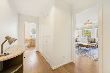 1 bedroom flat in Chelsea - Photo 5